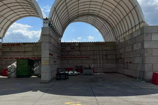 Boksy na odpady z bloków betonowych – jak zaprojektować plac dla PSZOK, sortowni i zakładu recyklingu?